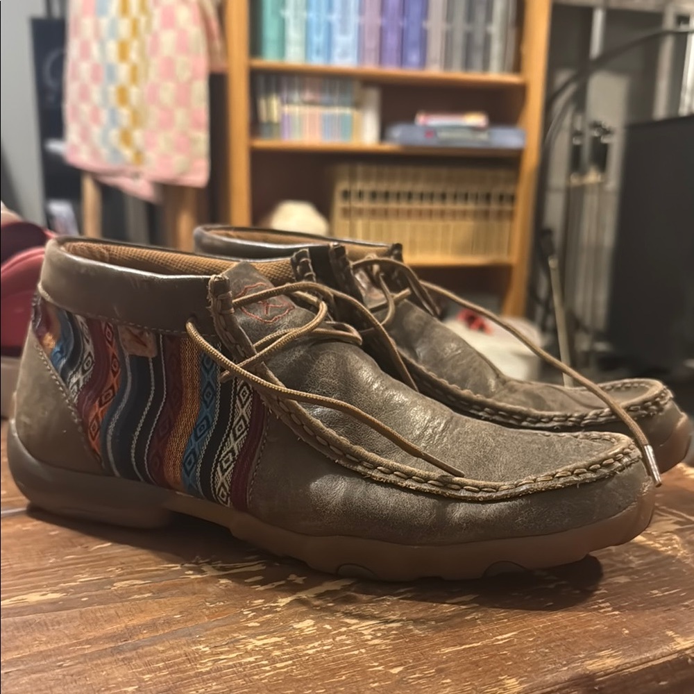 Women’s Twisted X Patterned Lace up Shoes